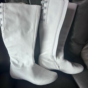 LACOSTE WHITE LEATHER BOOTS